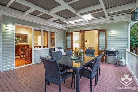 Furnished four bedrooms house at front of Park, Heart of Toowong - Photo 3