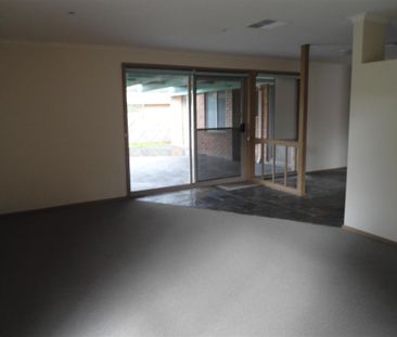 charming 3 bedroom home - Photo 5