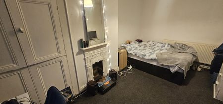 5 Bed - 10 Hessle Terrace, Hyde Park, Leeds - LS6 1EQ - Student - Photo 3