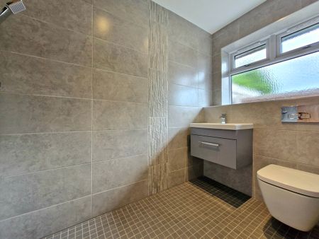 3 bedroom semi-detached bungalow to let - Photo 3