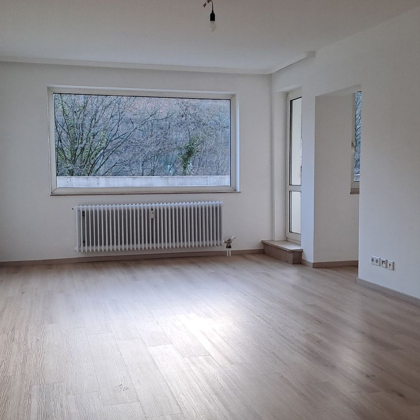 Einziehen und wohlfühlen: Saniertes Apartment mit Balkon nahe der Wuppertaler City! - Foto 1
