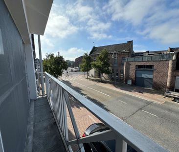 Instapklaar, gerenoveerd appartement met 2 slaapkamers en terras! - Photo 1