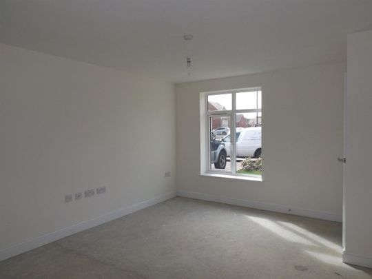 Highfield Avenue, Langwith Junction, Property for rent - Photo 1