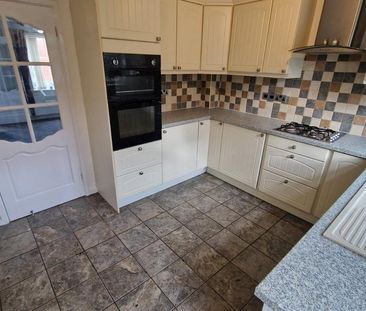 2 bedroom semi-detached house to rent - Photo 4