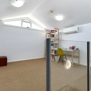 Beautifully appointed 2 bedroom unit plus MPR, convenient location! - Photo 3