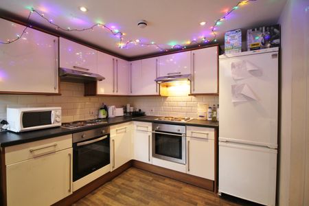 8 Bed - 26 Regent Park Terrace, Hyde Park, Leeds - LS6 2AX - Student - Photo 4