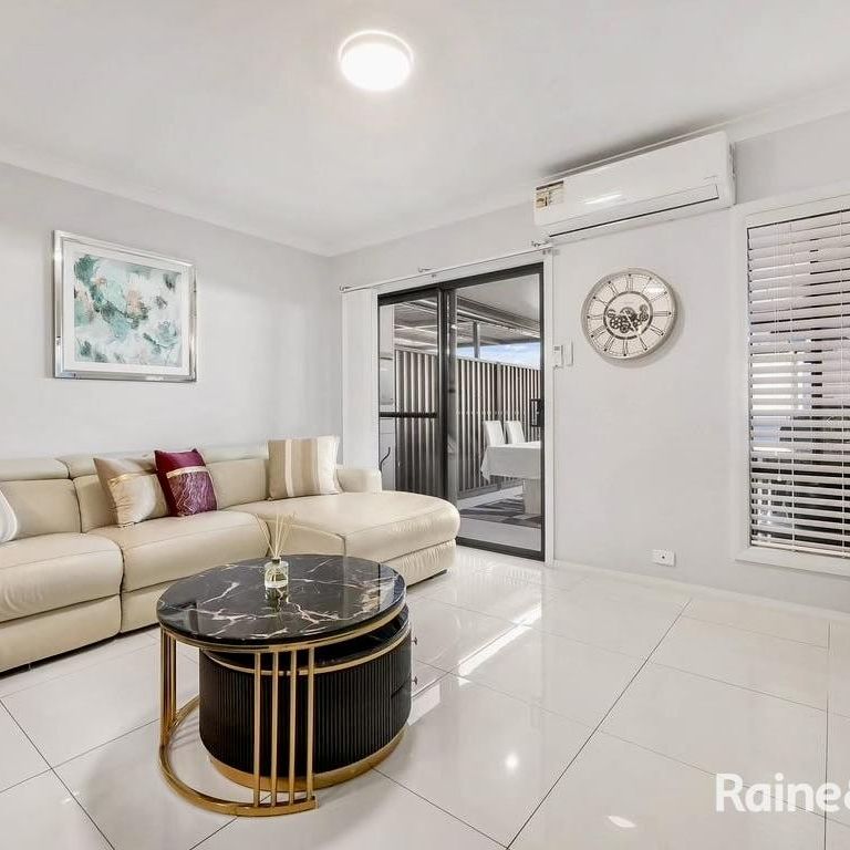 Modern, Stylish & Beautifully Presented - Photo 1