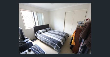 Spacious Family Home - Photo 3