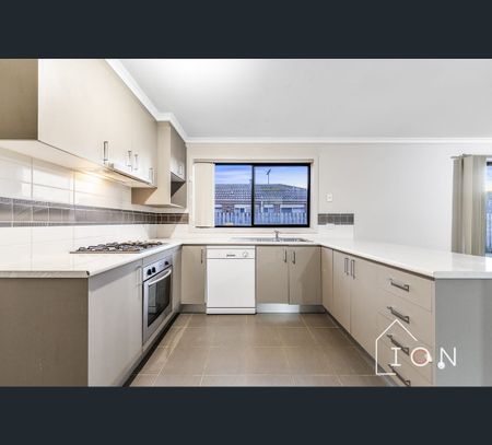 13 Hector Drive, Cranbourne, Vic 3977 - Photo 2