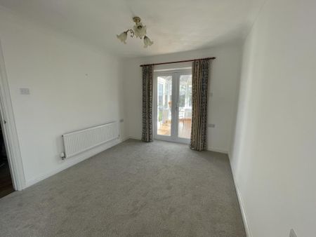 4 bedroom detached house to rent - Photo 2