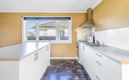 2 Bedroom House on Elizabeth - Photo 5