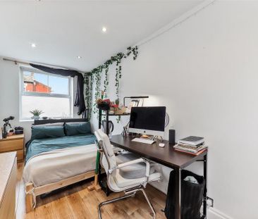 3 bedroom flat to rent - Photo 6