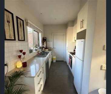 Stylish Townhouse Living in a Prime Blackburn Location - Photo 5