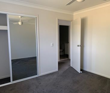 Four Bedroom Townhouse - Photo 3