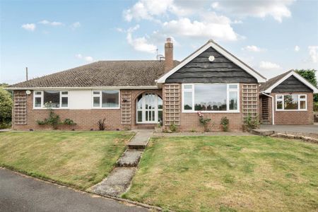 4 bedroom detached bungalow to rent - Photo 3
