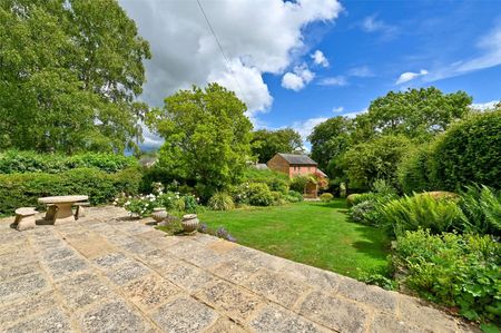 A wonderful Grade II Listed home - Photo 3