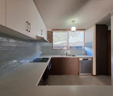 Perfectly presented lifestyle townhouse in prime location - Photo 5