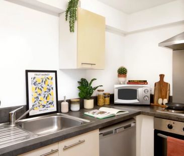 Standard Double Non Ensuite: Two Bed Flat - Photo 2