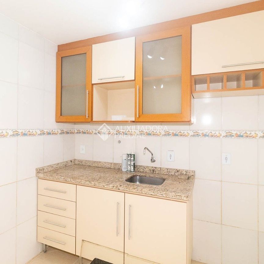 Casa em Condomínio com 4 quartos e 95m² para alugar em Humaitá, Porto Alegre. - Photo 1