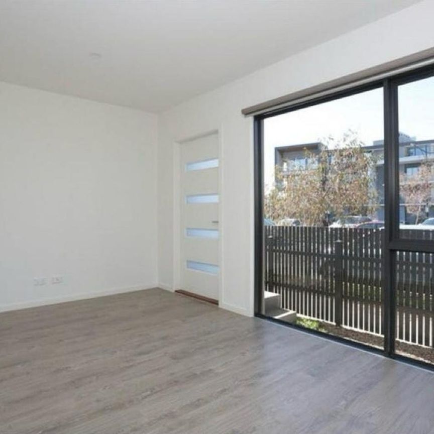 Modern Three-Storey Townhouse in Prime Soho Village Location - Photo 1