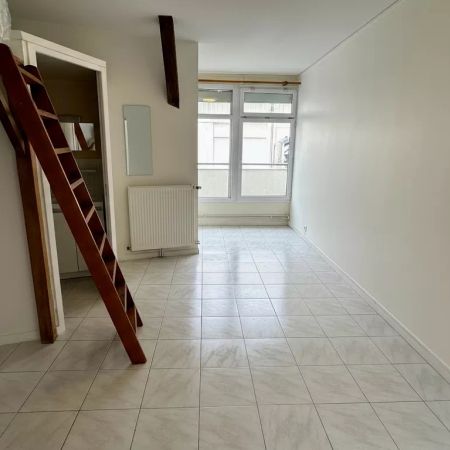 Studio - Tours - secteur Velpeau dans une impasse - Photo 3