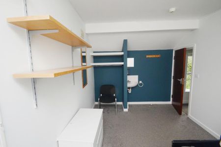 4 bedroom flat to rent - Photo 5