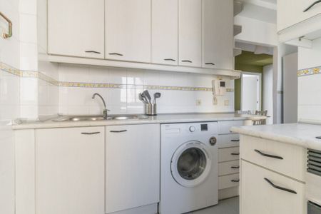 Spacious room on Avenida América with private terrace - Photo 4