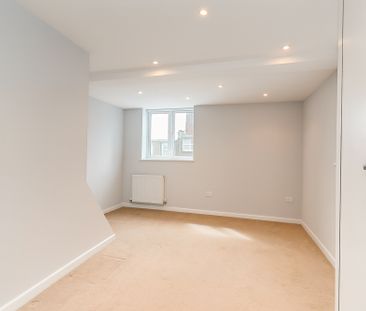 Two Bedroom Flat – Temple Fortune Parade NW11 - Photo 1