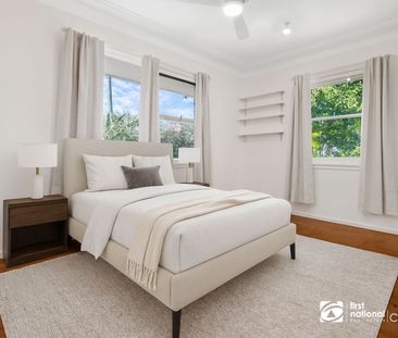 Spacious Family Home with a huge backyard! - Photo 1