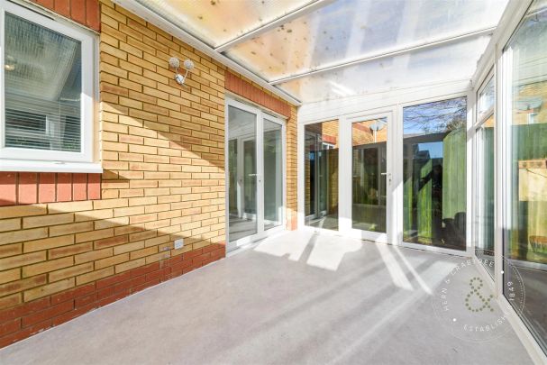 3 Bedroom House - Detached - Photo 1