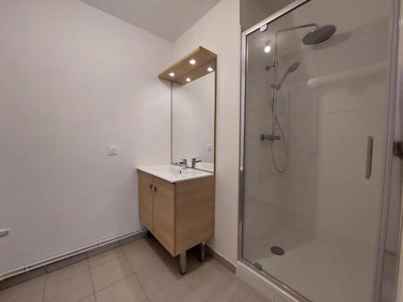 Location Appartement 5 pièces 100m² LOUVIERS 27400 - Photo 3