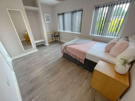 Pownall Square, L3 - Photo 4