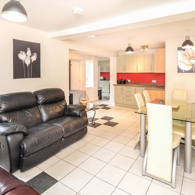 1 bedroom in a house share to rent - Photo 1