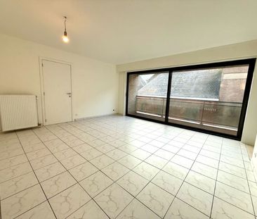 Opgeknapt appartement met 1 slaapkamer in centrum van Deinze - Photo 2