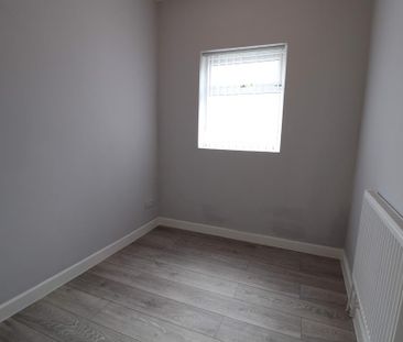 3 bedroom end of terrace house to rent - Photo 5