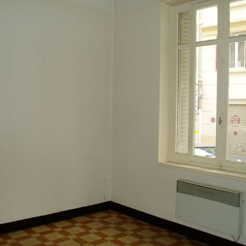 Appartement 2 pièces 45m2 MARSEILLE 4EME 700 euros - Photo 1