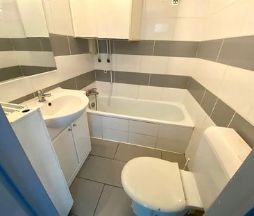 Goed gelegen appartement met twee slaapkamers te Aalst - Photo 2