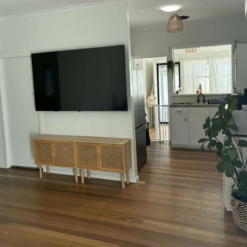 Quaint Cottage with Granny Flat - Photo 1