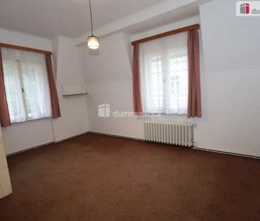 Prostorný slunný byt 4+1 ve třetím patře secesní cihlové budovy v c... - Photo 1