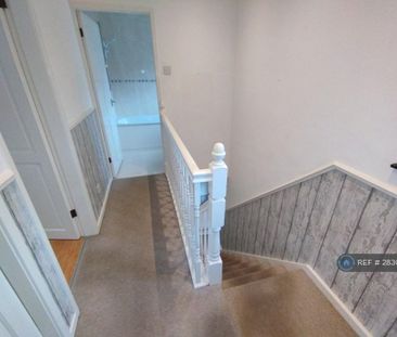 3 bedroom terraced house to rent - Photo 2
