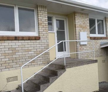 Beautifully Refreshed Two Bedroom Unit - Ideal Location - Photo 5