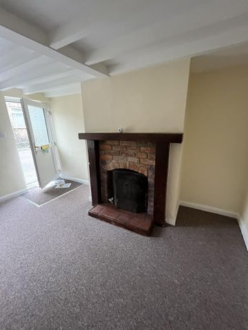 2 bedroom end of terrace house to rent - Photo 2