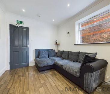 6 bedroom terraced house to rent - Photo 2