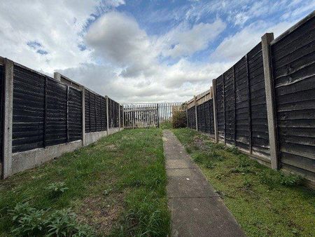 2 bedroom terraced house to rent - Photo 5