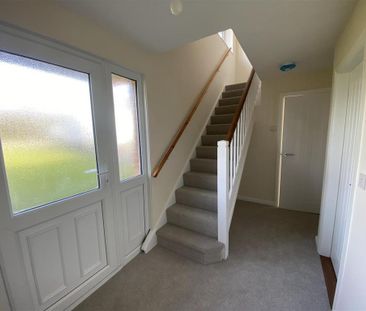 3 bedroom semi-detached house to rent - Photo 4