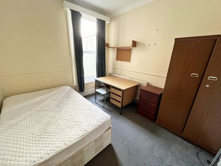 4 bedroom terraced house to rent - Photo 4