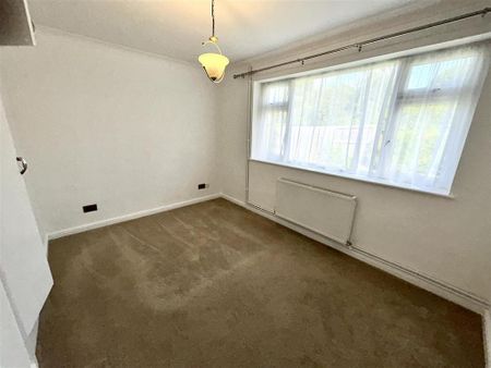 4 bedroom detached bungalow to rent - Photo 4