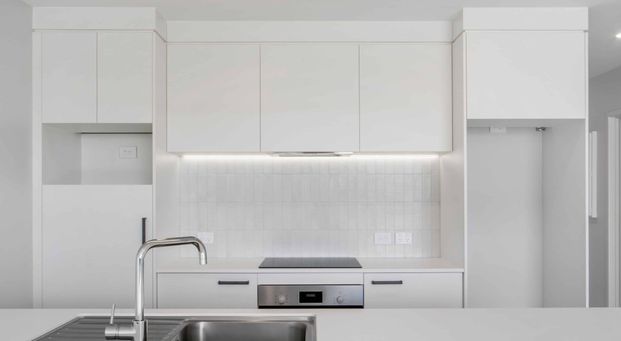 Modern 2-Bedroom Apartments in Prime Village Location - Walk to Beach - Photo 1