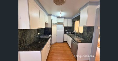 Comfortable three-bedroom family home - Photo 4