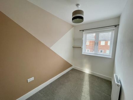 3 bedroom semi-detached house to rent - Photo 3